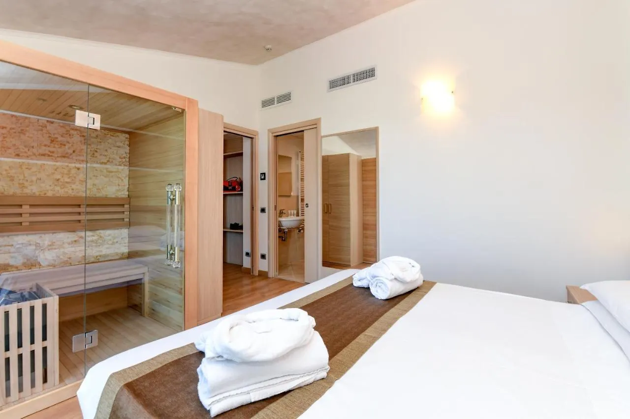 ***  Hotel Rivus Peschiera del Garda Olaszország