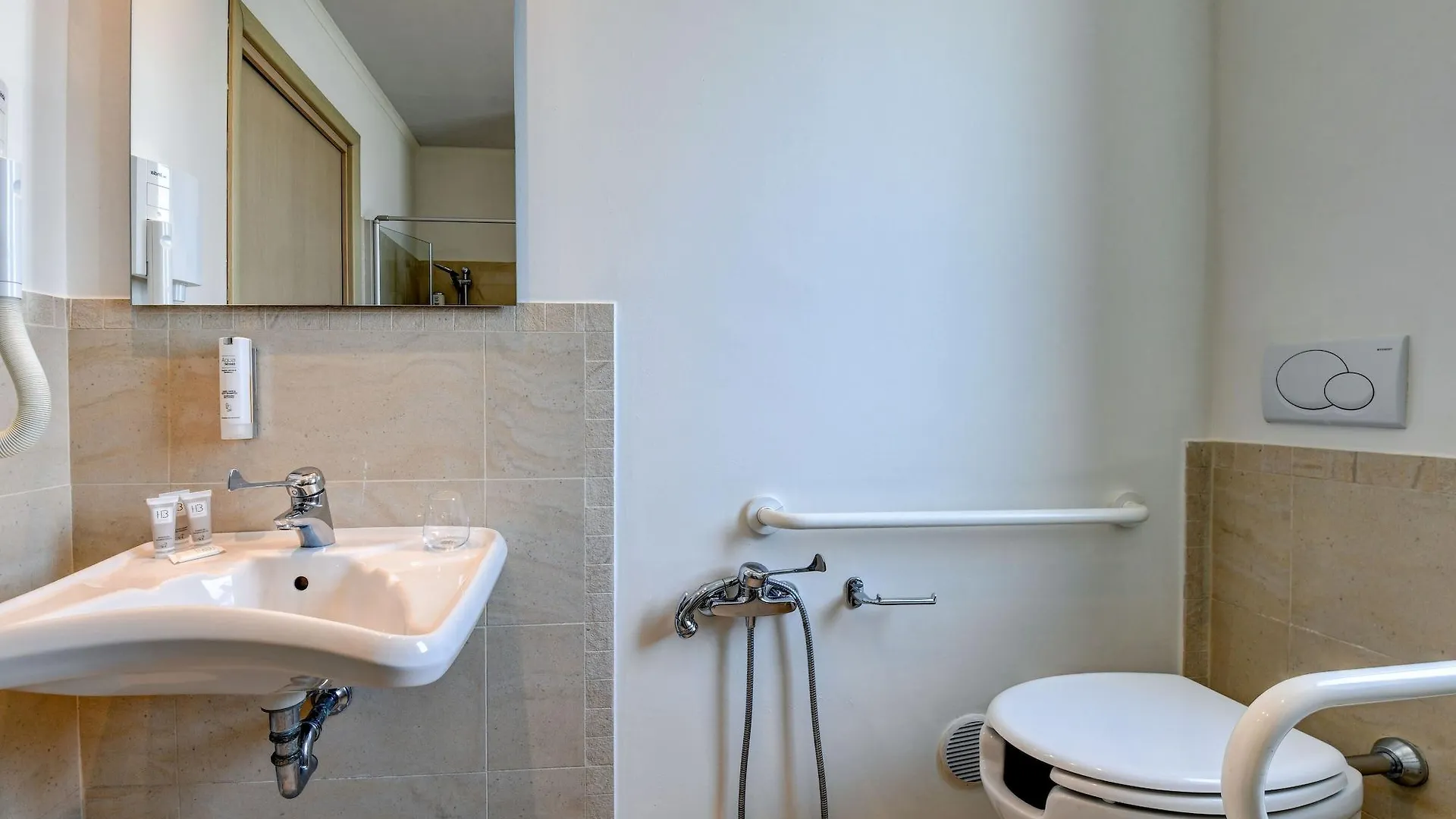 Hotel Rivus Peschiera del Garda 3*,