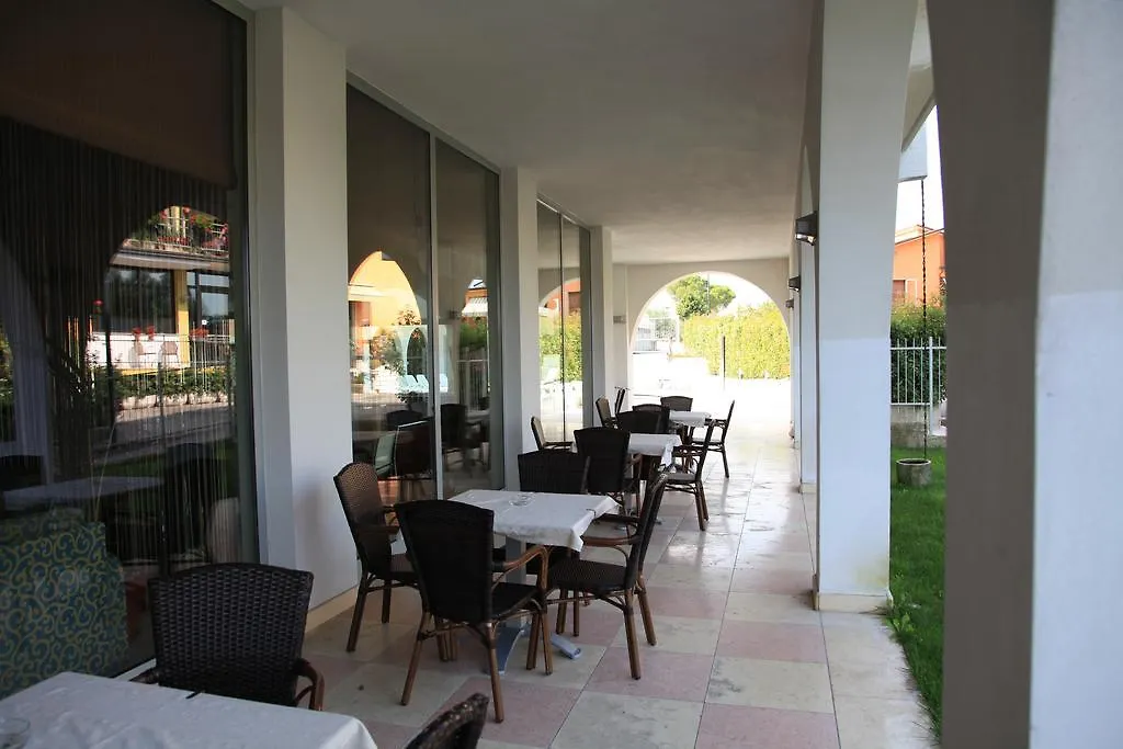 Hotel Rivus Peschiera del Garda 3*,
